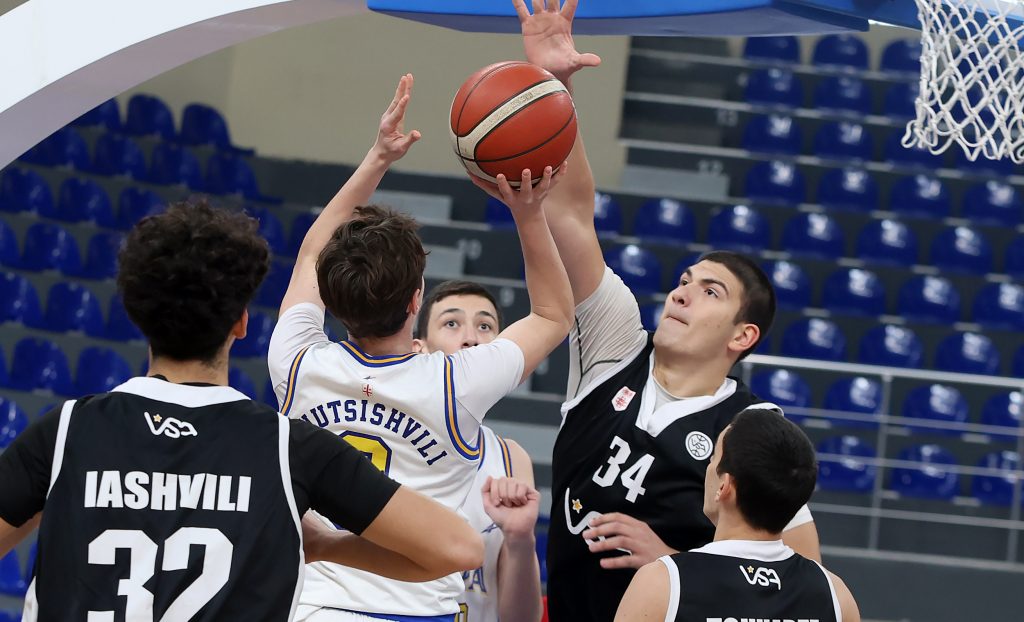 საქართველოს 18-წლამდელთა ჩემპიონატის “ა” ლიგა 14 გუნდითა და გიორგი დოხნაძის სამმაგი დუბლით დაიწყო
