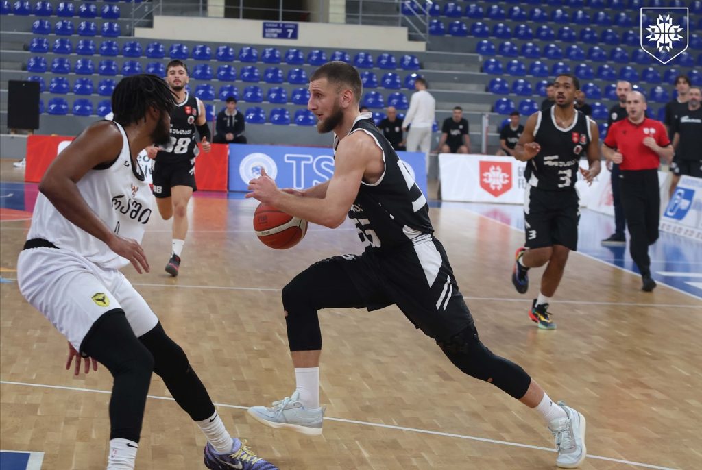 რუსთავის პირველი მოგება სუპერლიგაში | ქუთაისმა და ვსა-მ რთული გასვლითი მატჩები მოიგეს