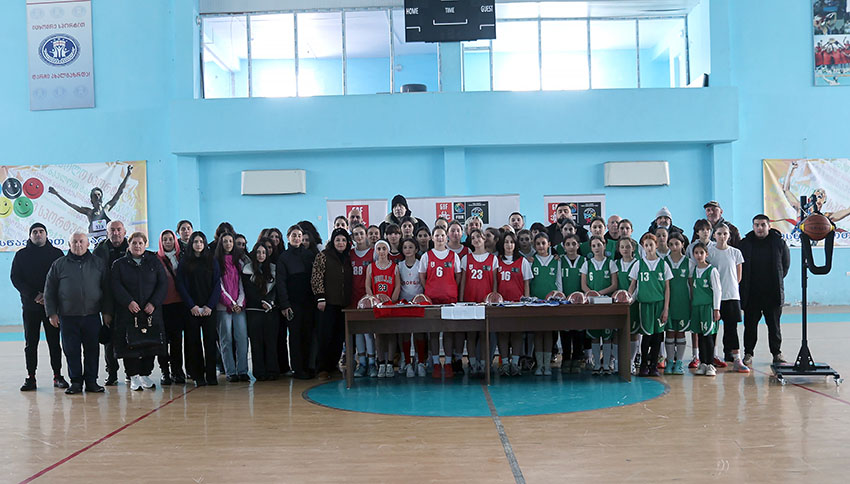 სამეგრელოსა და აჭარის გოგონათა გუნდებისთვის განკუთვნილი ინვენტარი სენაკში ჩავიდა