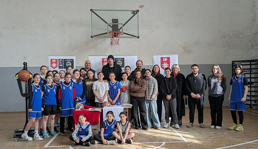 რუსთავის აკადემიამ გოგონათა გუნდებისთვის საკალათბურთო ინვენტარი მიიღო